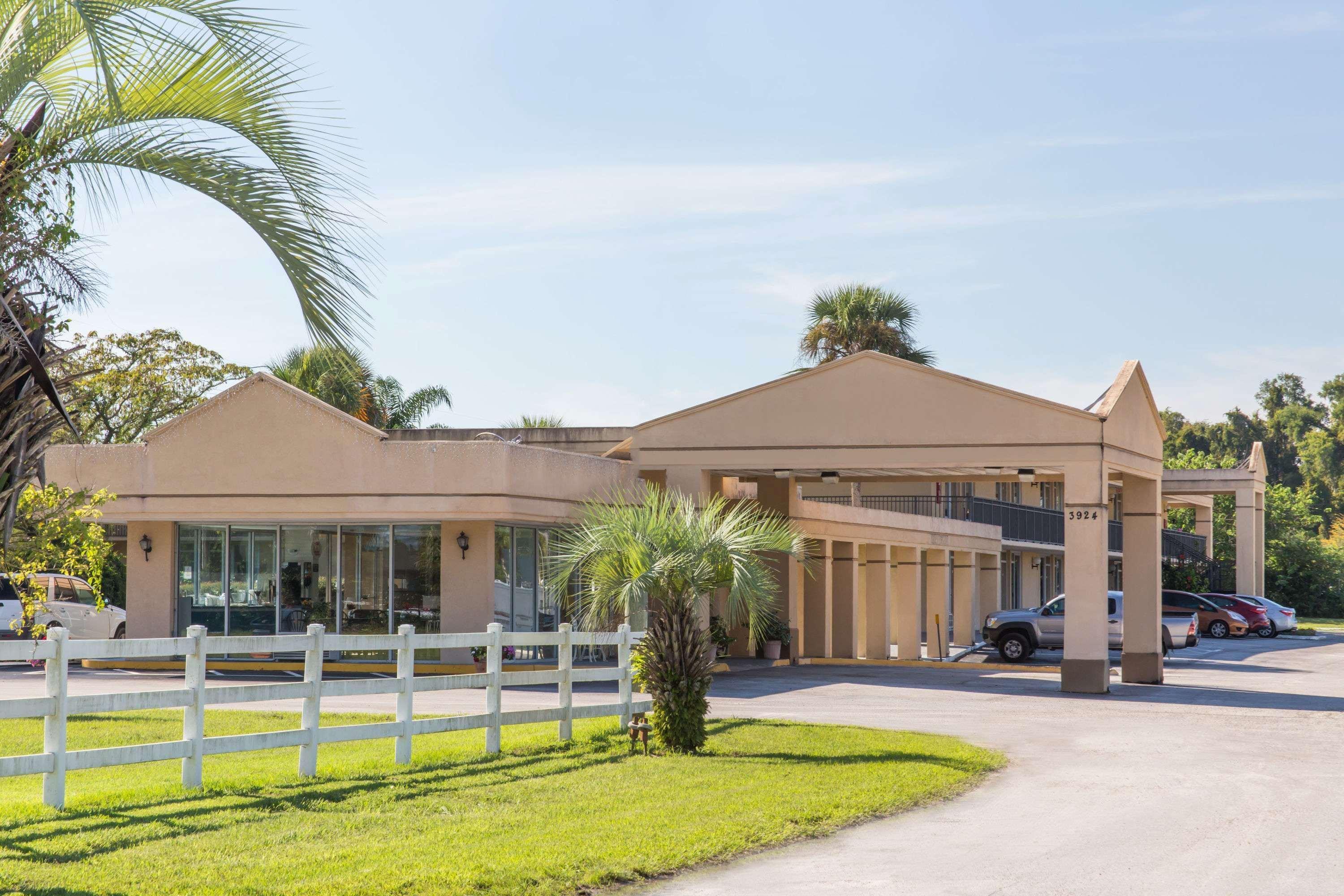 Super 8 By Wyndham Ocala I-75 Hotel Exterior photo