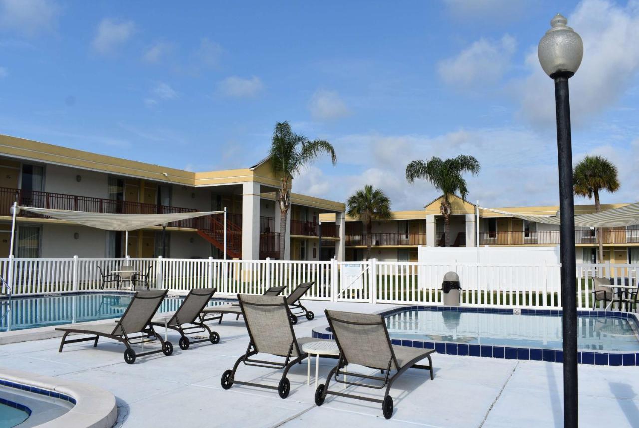 Super 8 By Wyndham Ocala I-75 Hotel Exterior photo