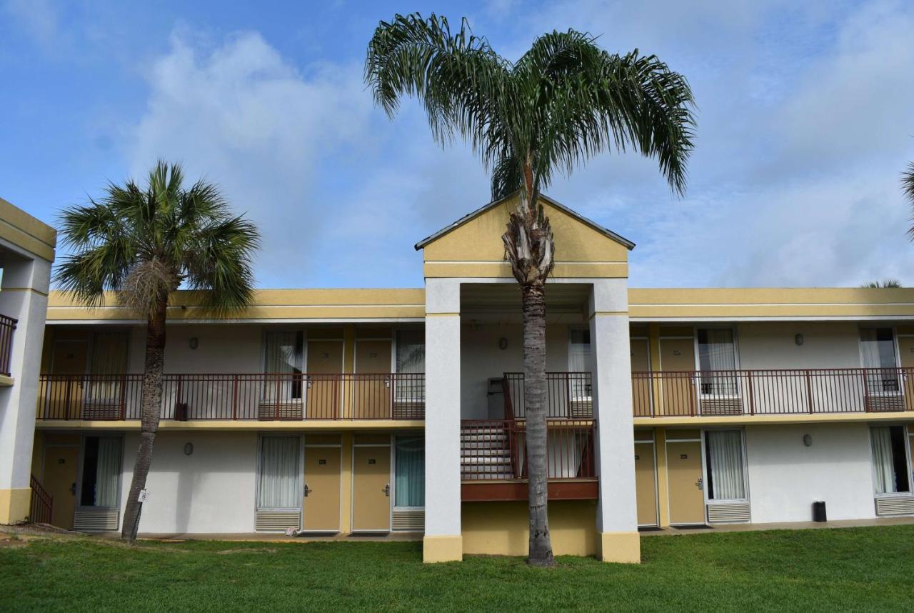 Super 8 By Wyndham Ocala I-75 Hotel Exterior photo